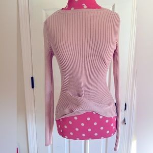 Womens juniors fitted blush pink sweater with twist front EUC sz M